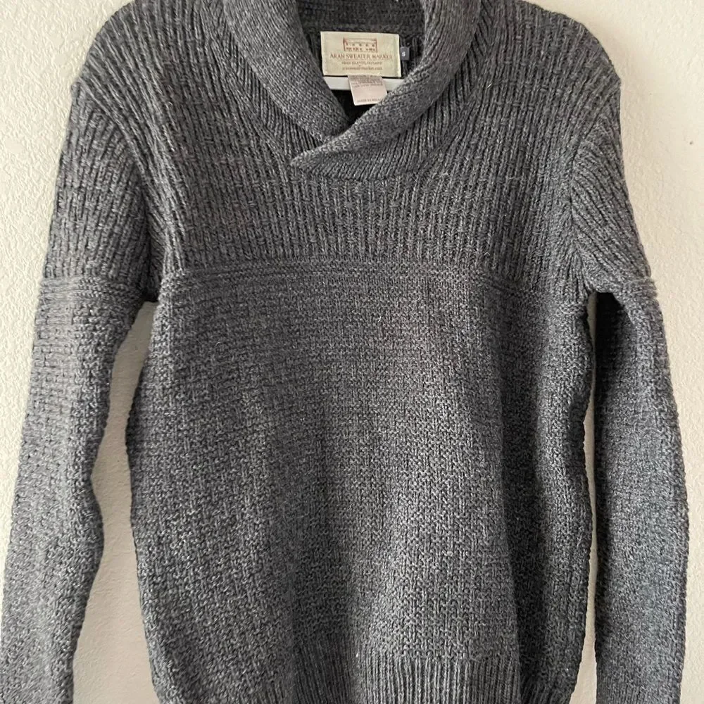 Irish Aran sweater market virgin‎ wool sweater